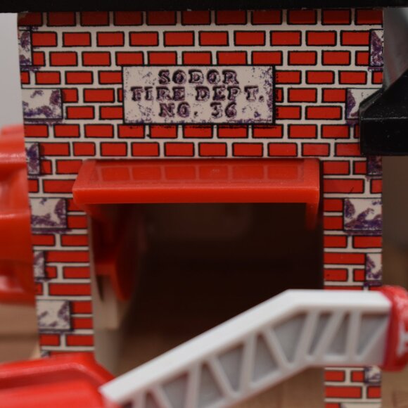 Thomas & Friends Train Wooden SODOR FIRE DEPT NO. 36 with a working Bell - Picture 7 of 11